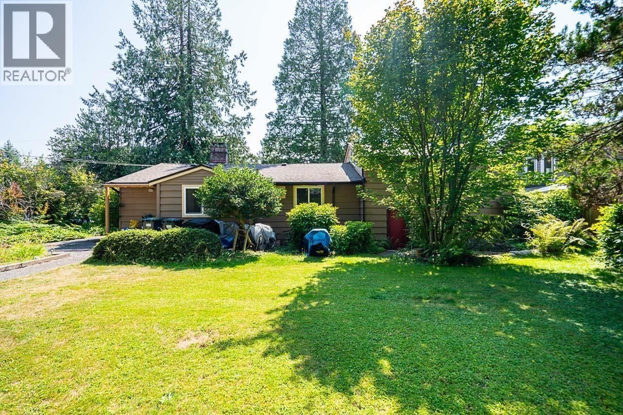 894 E 13TH STREET, North Vancouver