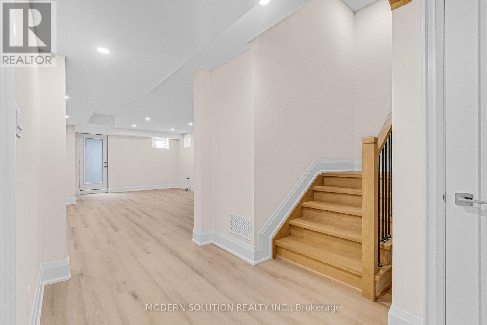 Photo 8 of 1088 Casson Avenue, Mississauga ON