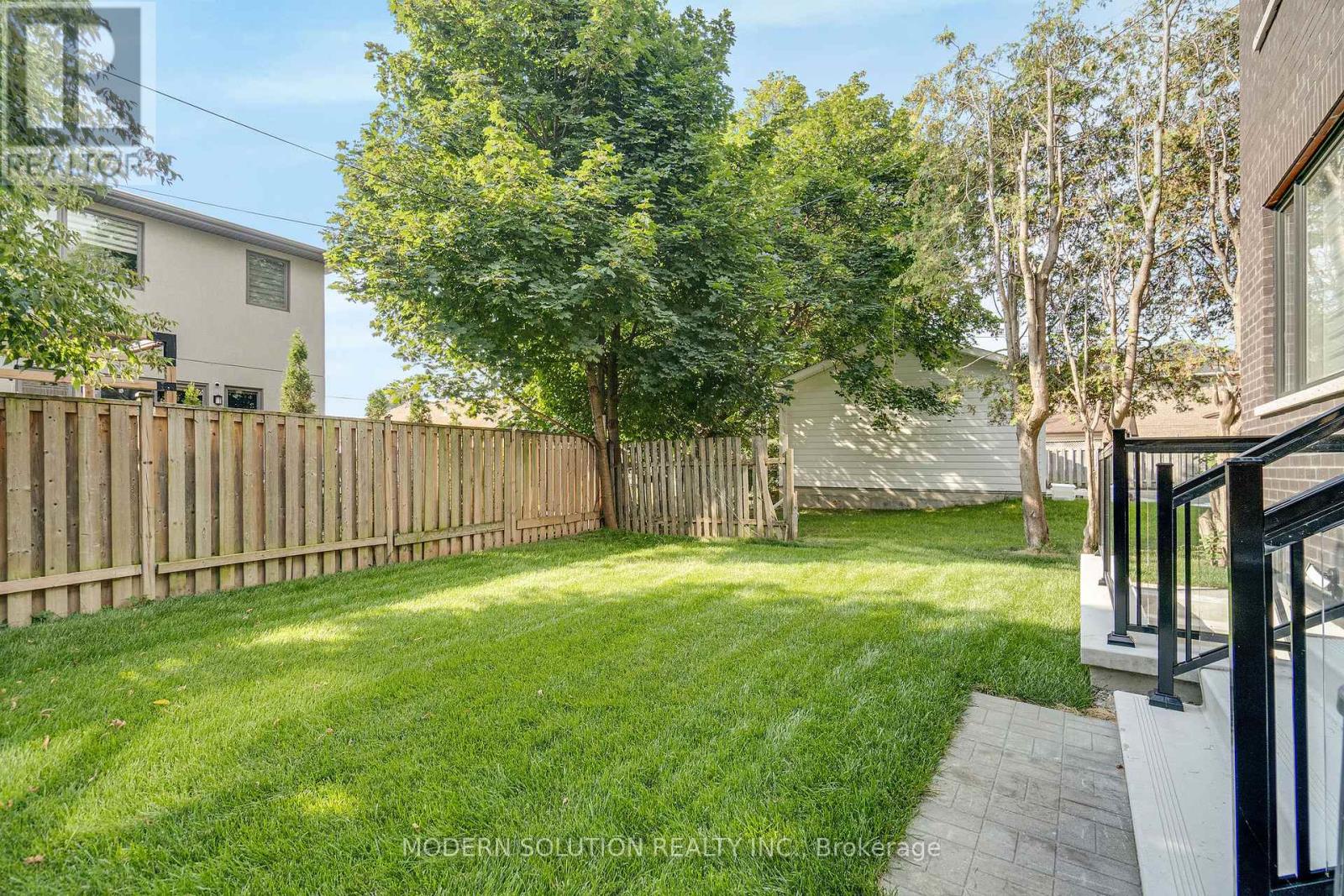 Photo 4 of 1088 Casson Avenue, Mississauga ON