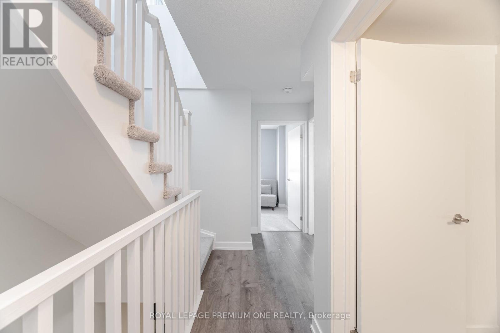 Photo 8 of 31 1121 Cooke Boulevard, Burlington ON
