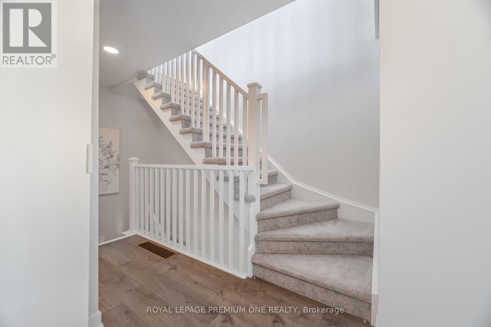 Photo 21 of 31 1121 Cooke Boulevard, Burlington ON