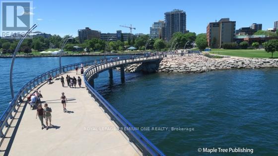 Photo 3 of 31 1121 Cooke Boulevard, Burlington ON