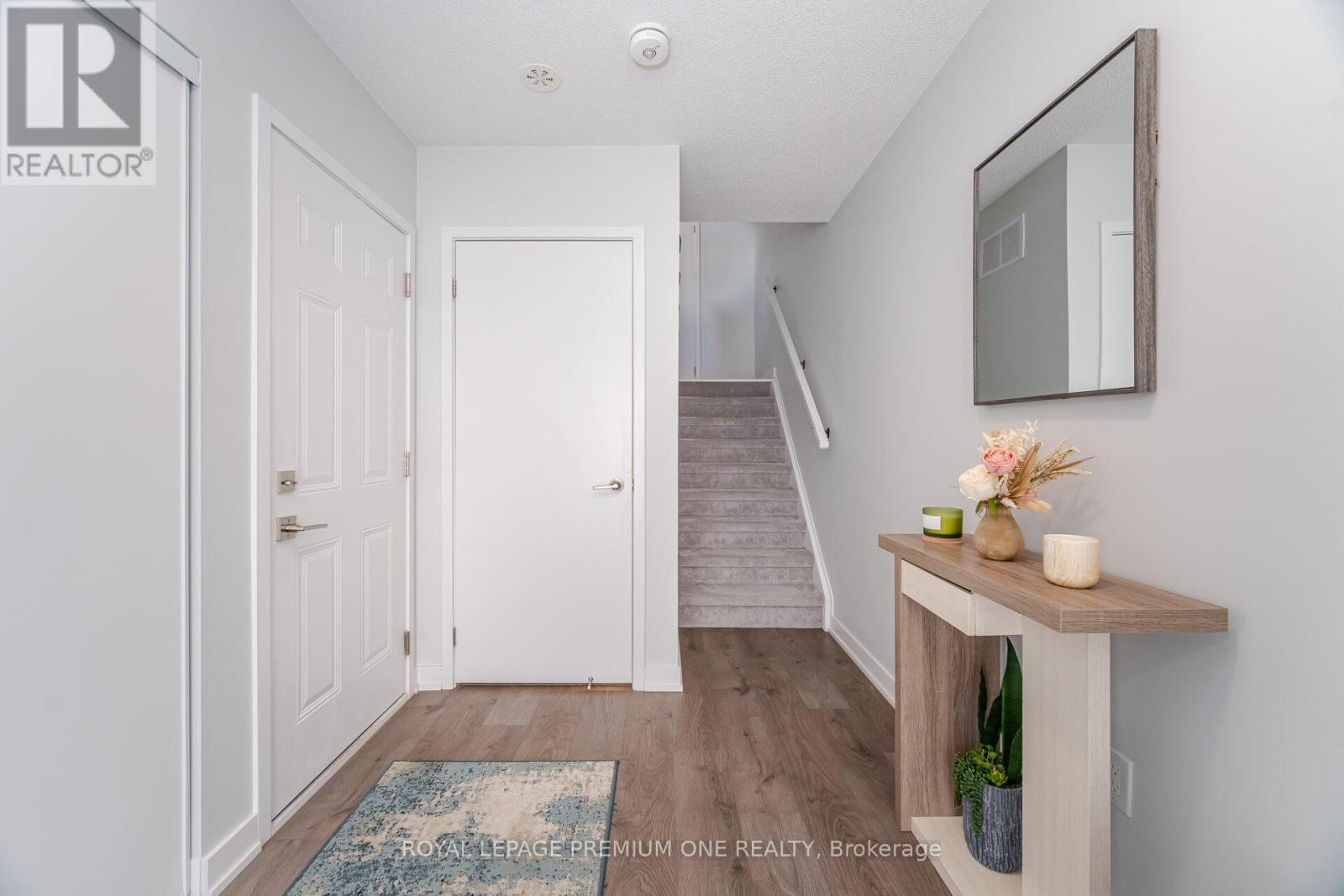 Photo 9 of 31 1121 Cooke Boulevard, Burlington ON