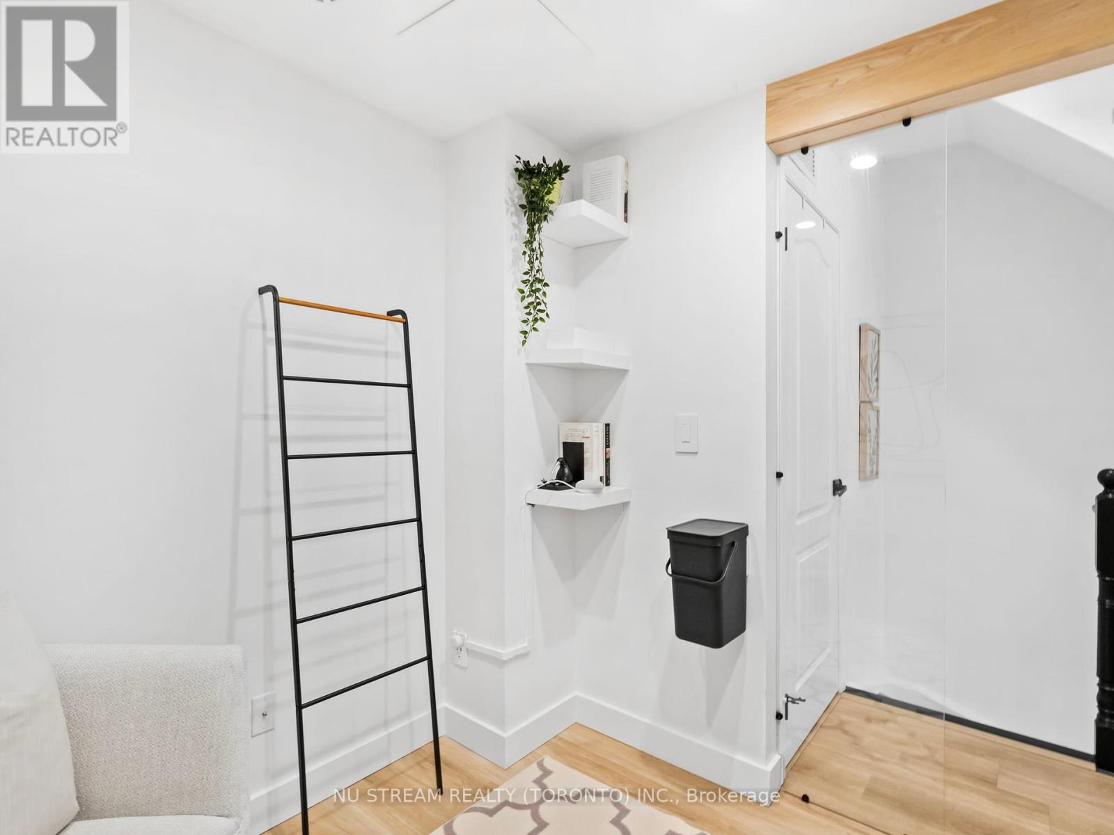 Photo 8 of 15 873 Wilson Avenue, Toronto ON