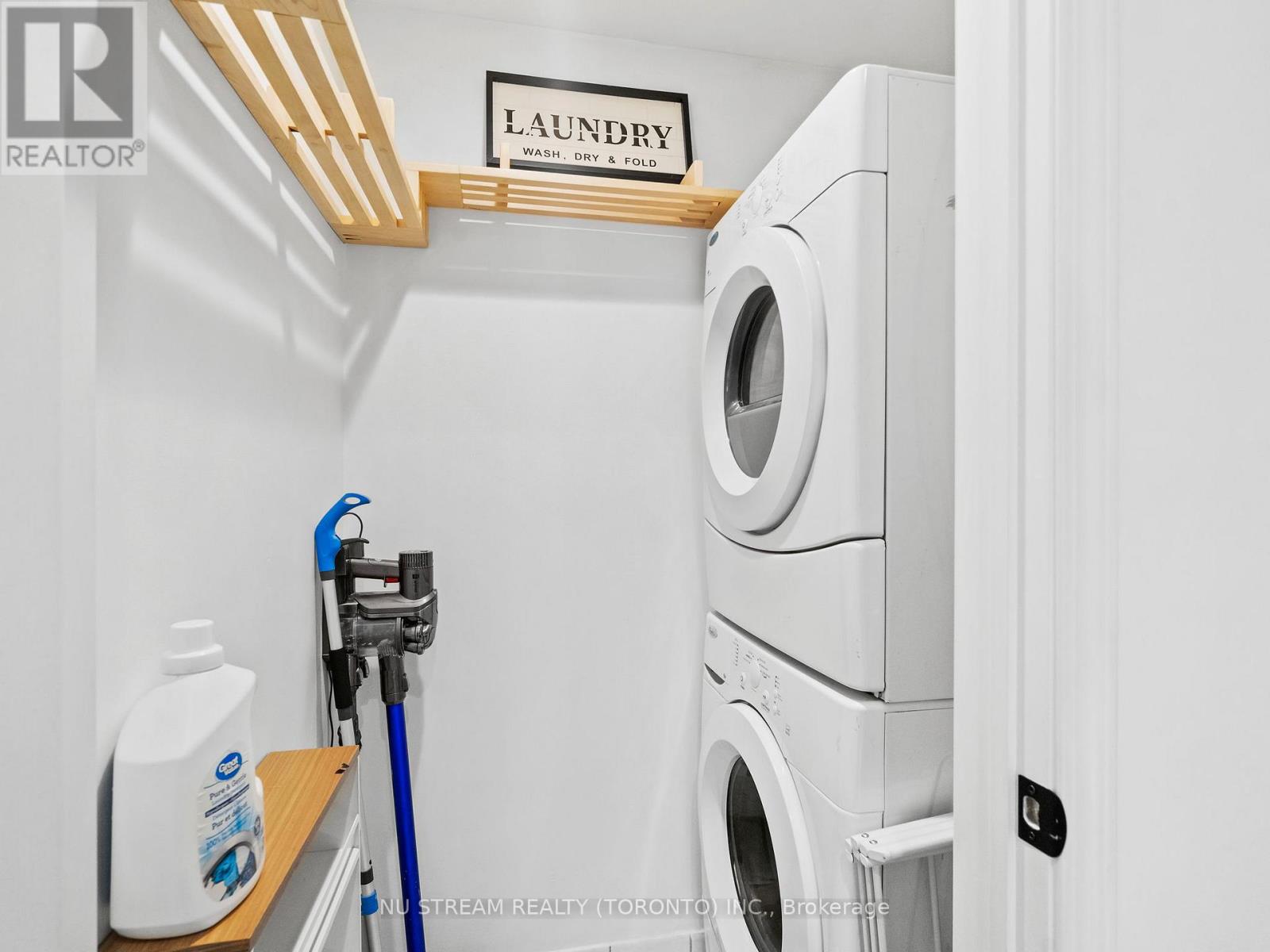 Photo 20 of 15 873 Wilson Avenue, Toronto ON