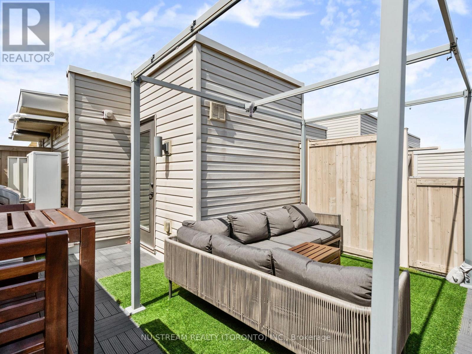 Photo 3 of 15 873 Wilson Avenue, Toronto ON
