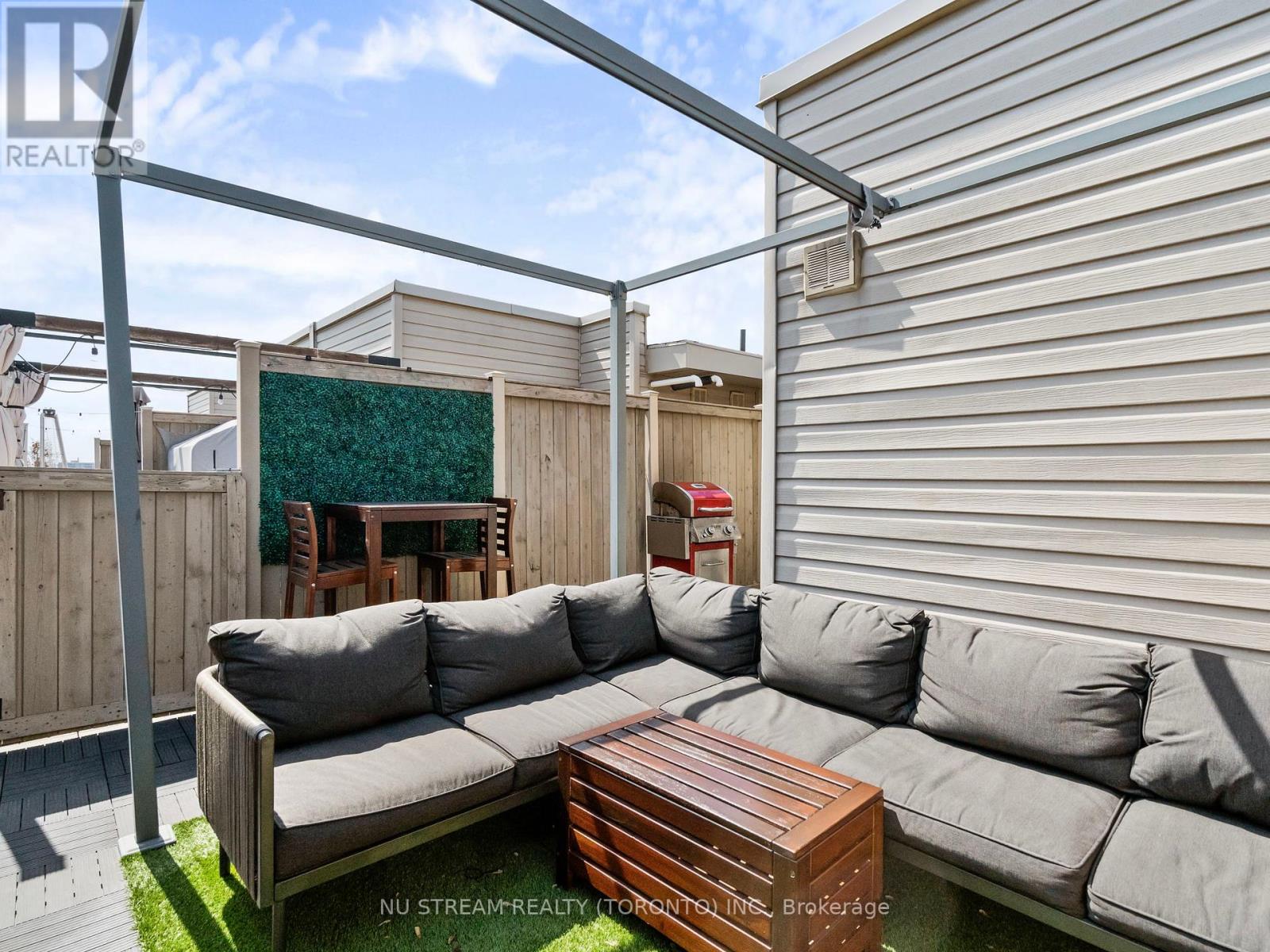 Photo 25 of 15 873 Wilson Avenue, Toronto ON