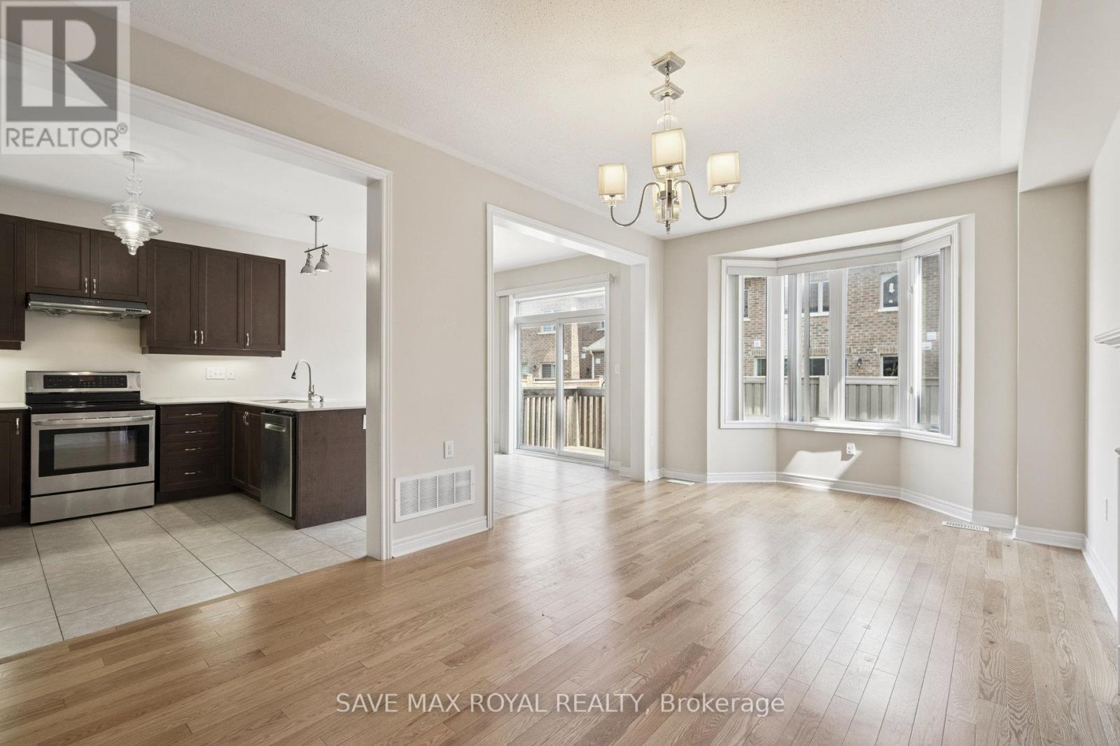 Photo 11 of 17 Fann Drive, Brampton ON
