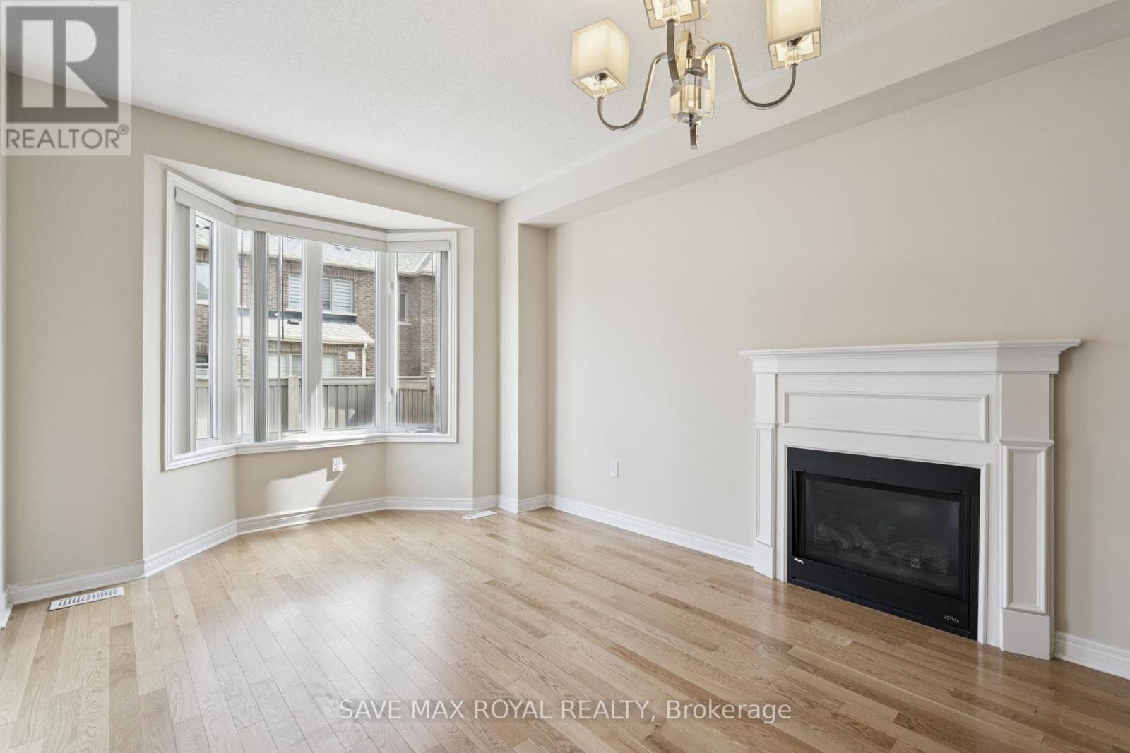 Photo 14 of 17 Fann Drive, Brampton ON