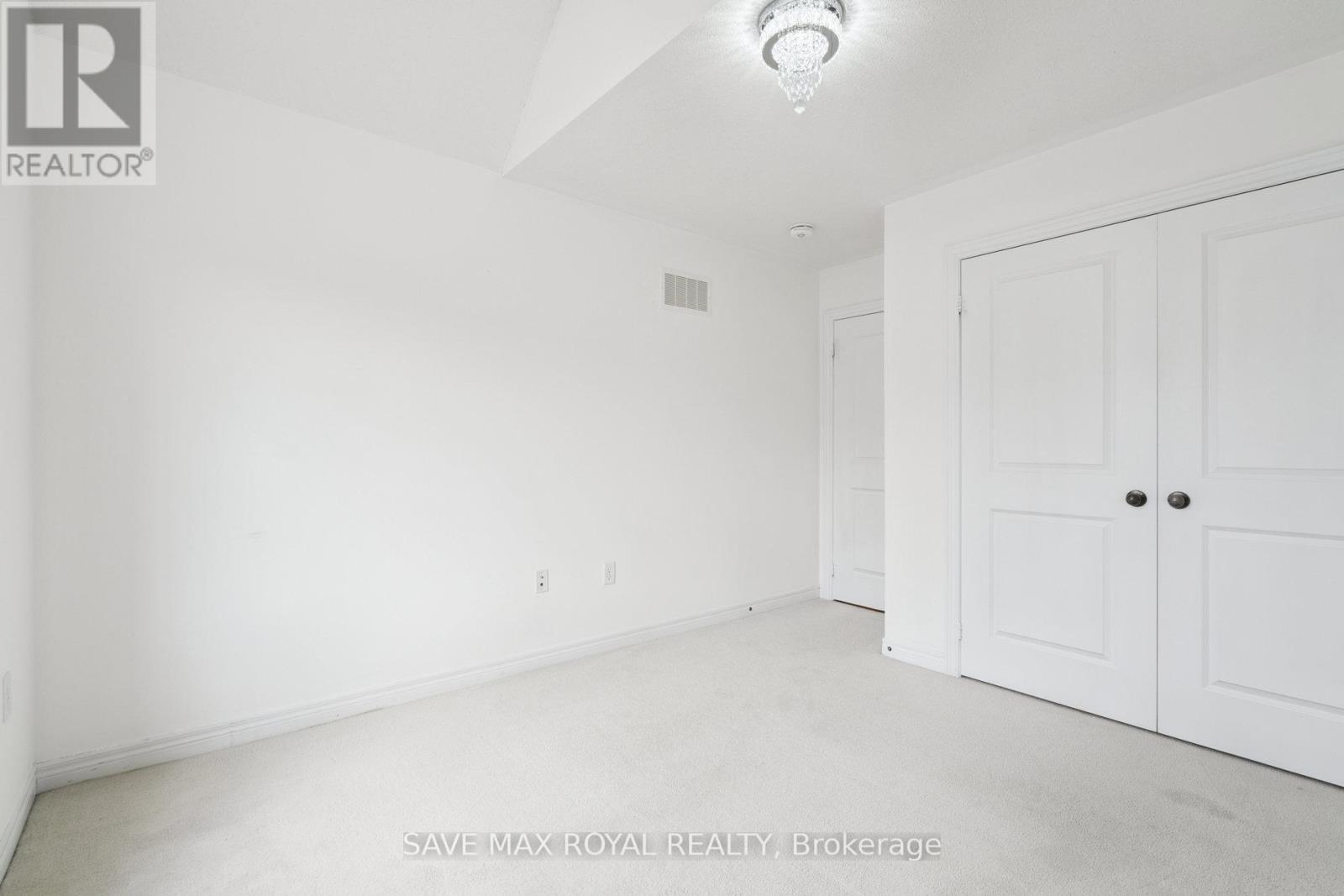 Photo 35 of 17 Fann Drive, Brampton ON