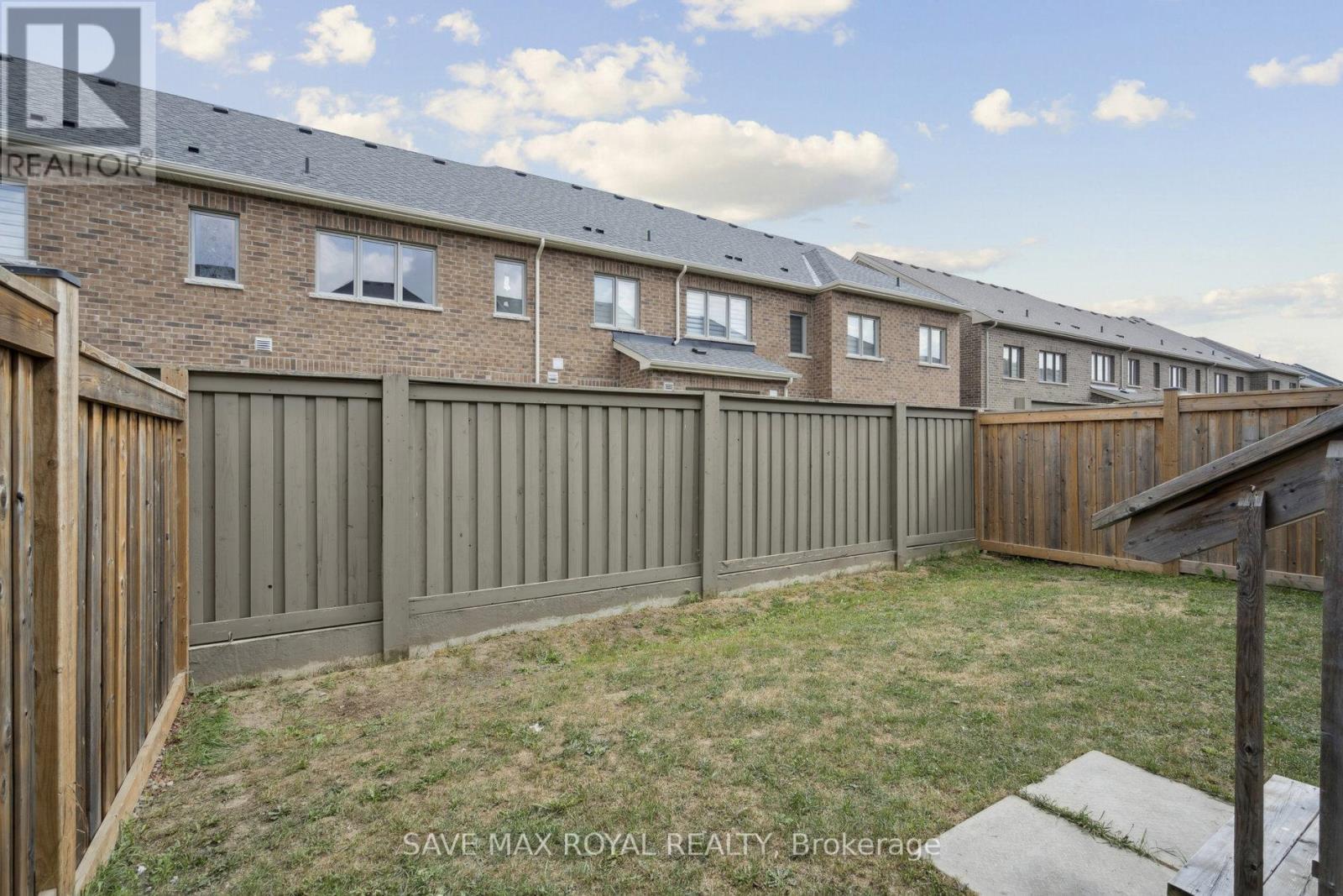 Photo 42 of 17 Fann Drive, Brampton ON