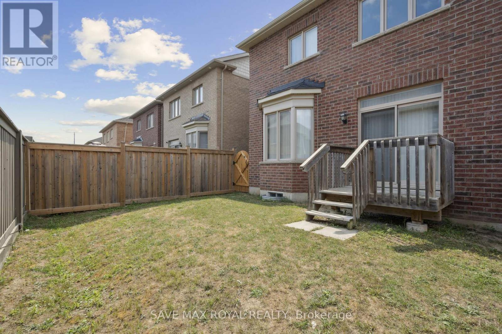 Photo 43 of 17 Fann Drive, Brampton ON