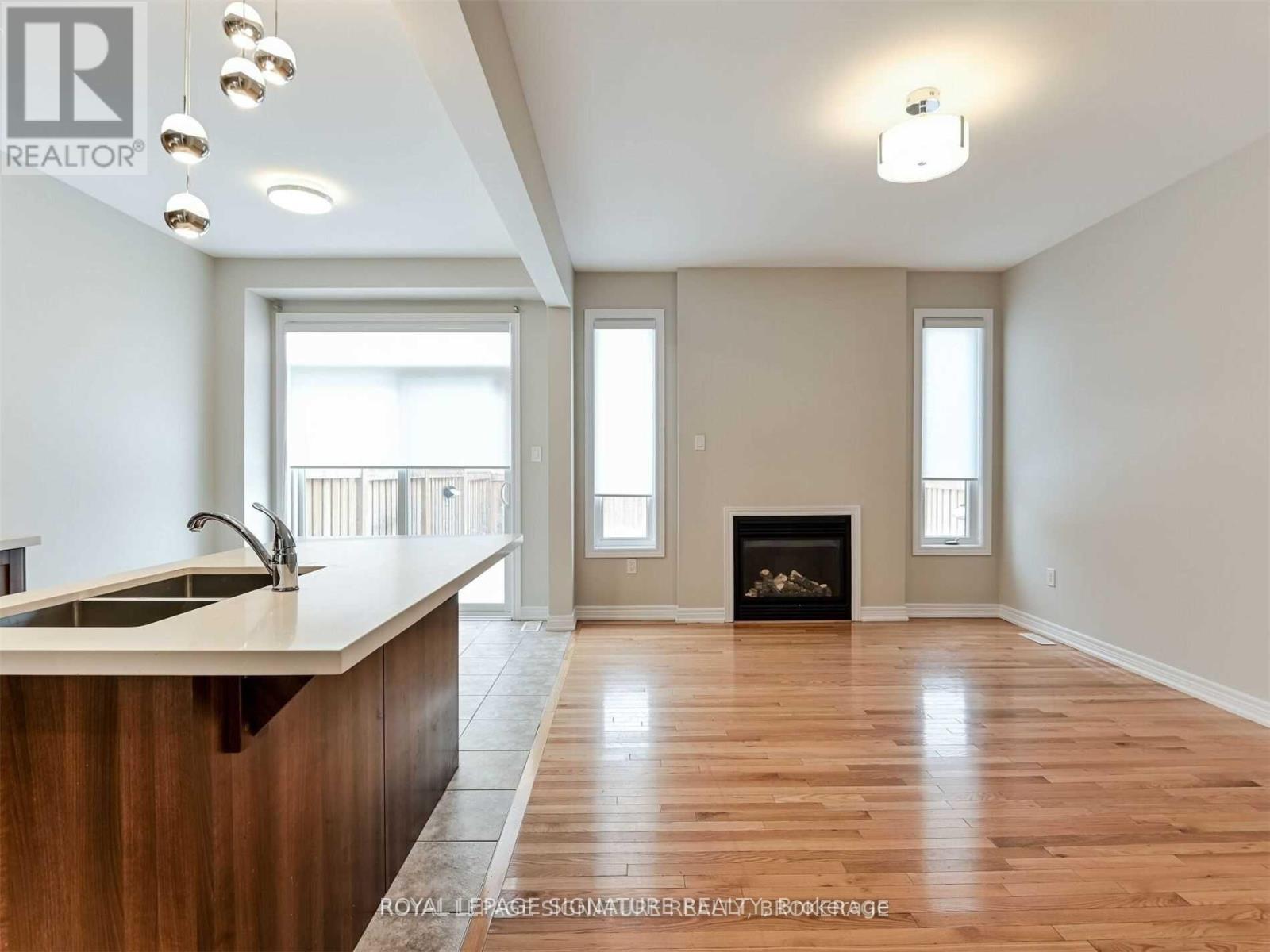 Photo 17 of 37 Chesterwood Crescent, Brampton ON