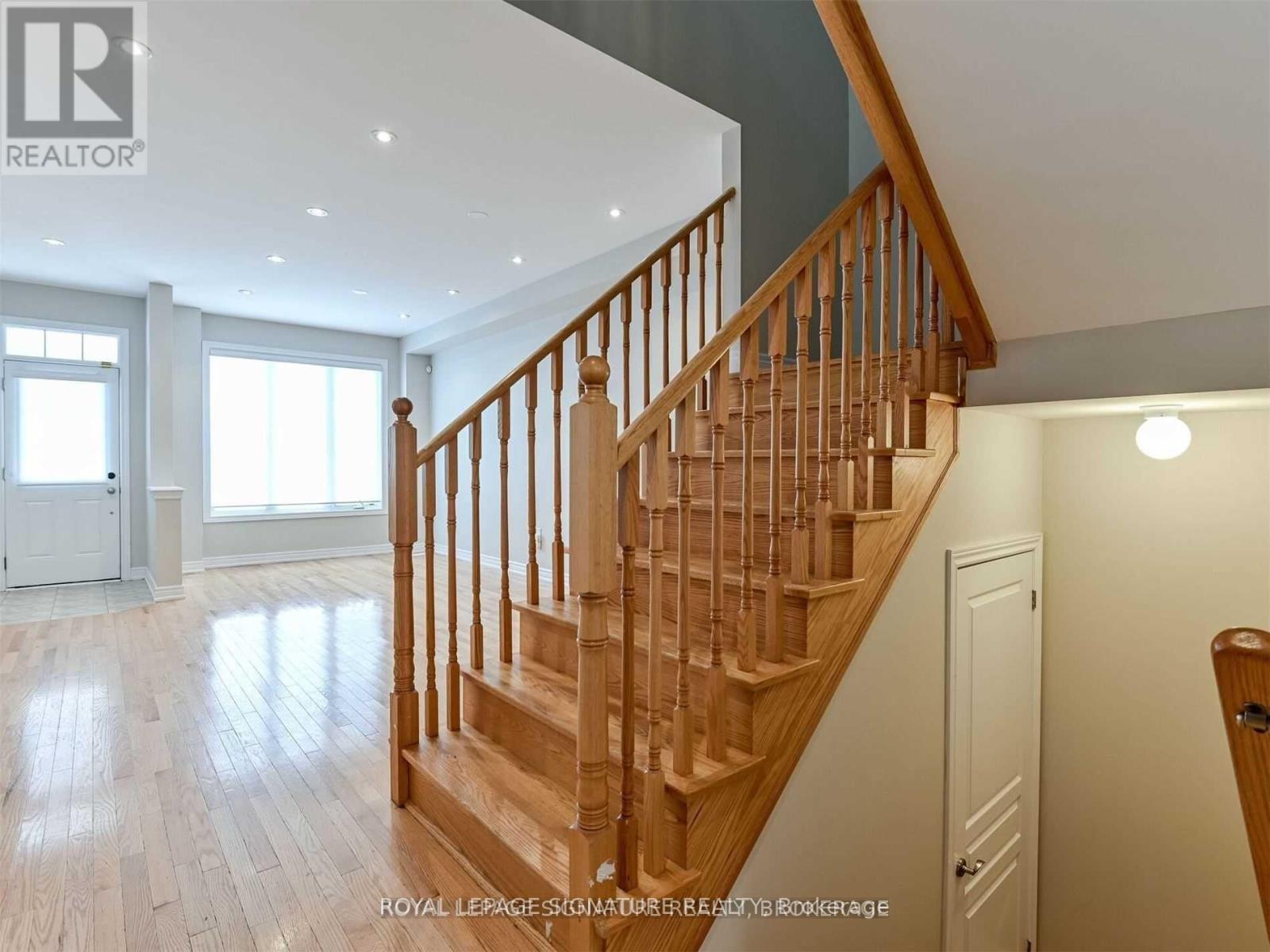 Photo 9 of 37 Chesterwood Crescent, Brampton ON