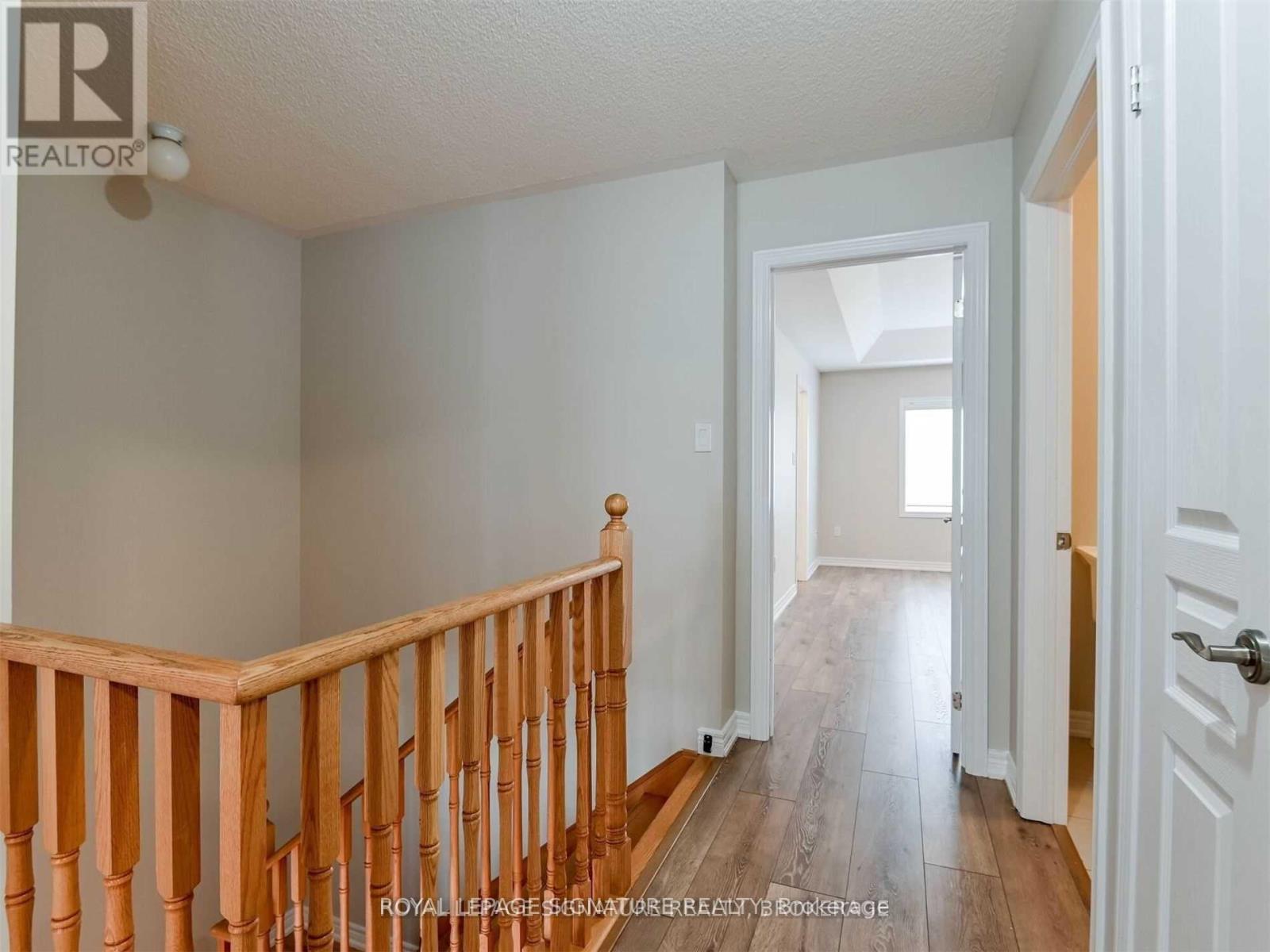 Photo 16 of 37 Chesterwood Crescent, Brampton ON