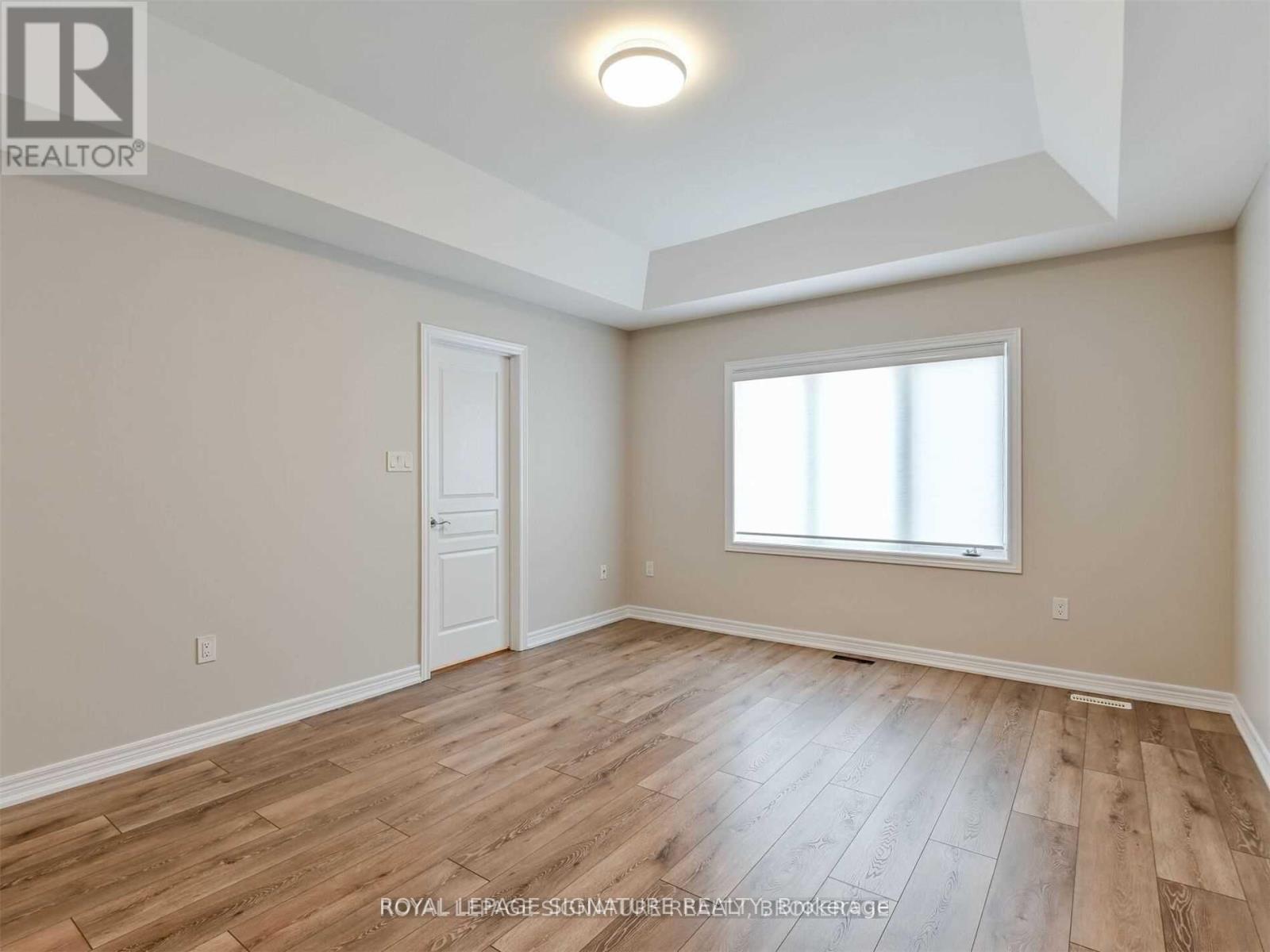 Photo 11 of 37 Chesterwood Crescent, Brampton ON