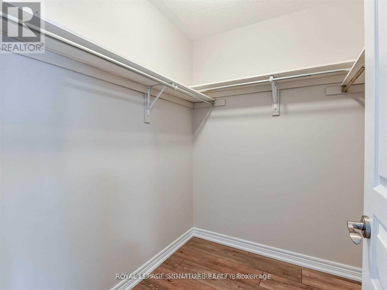 Photo 25 of 37 Chesterwood Crescent, Brampton ON