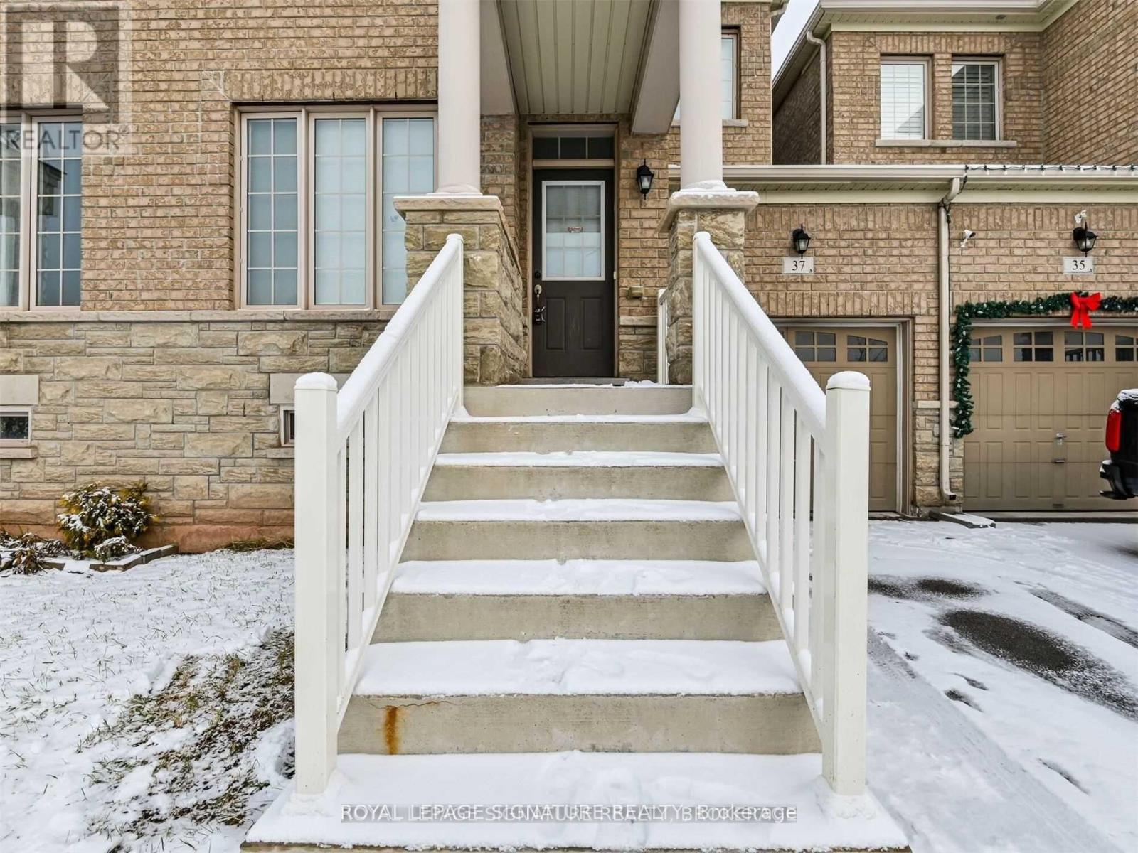 Photo 2 of 37 Chesterwood Crescent, Brampton ON