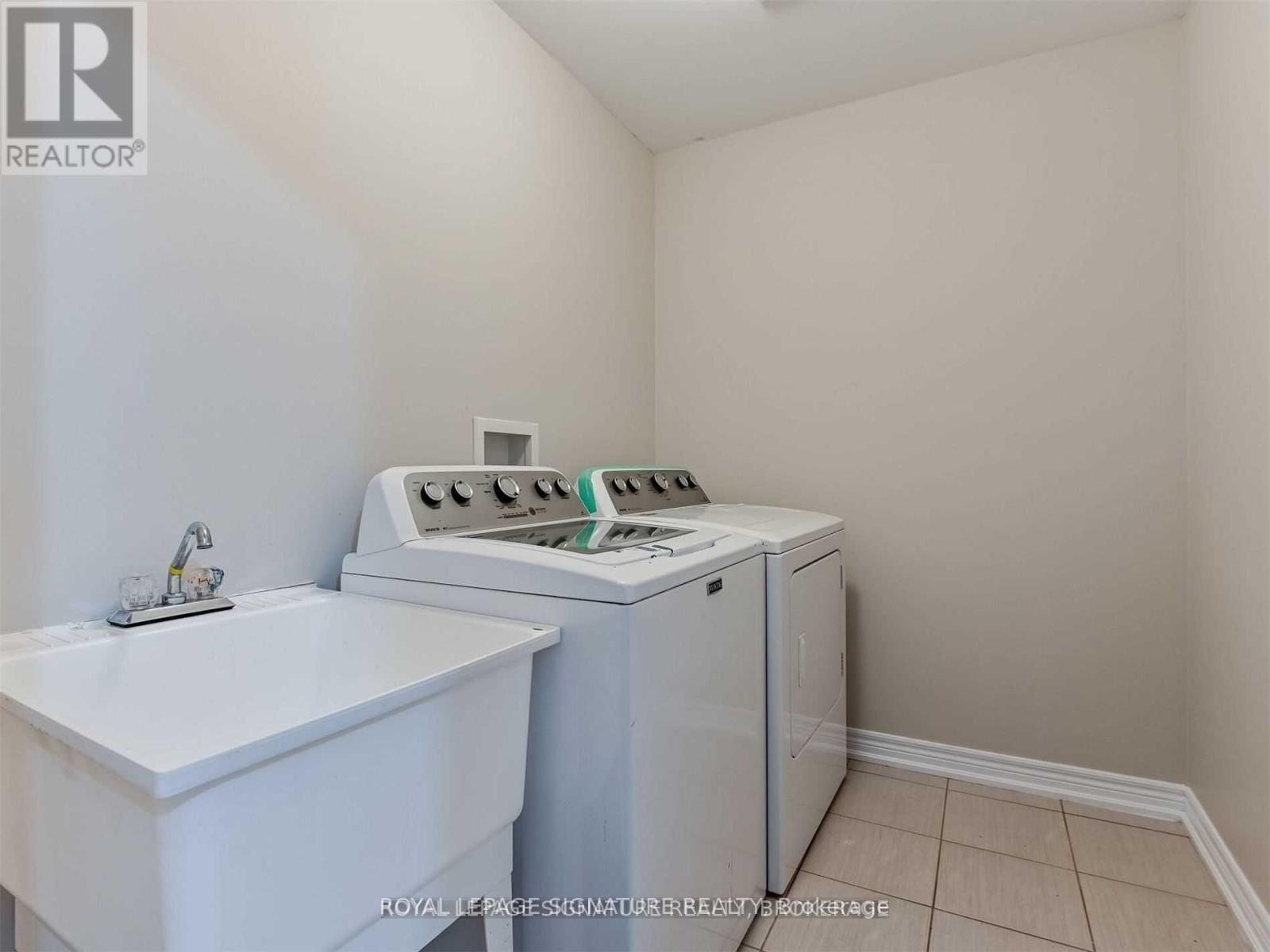 Photo 10 of 37 Chesterwood Crescent, Brampton ON
