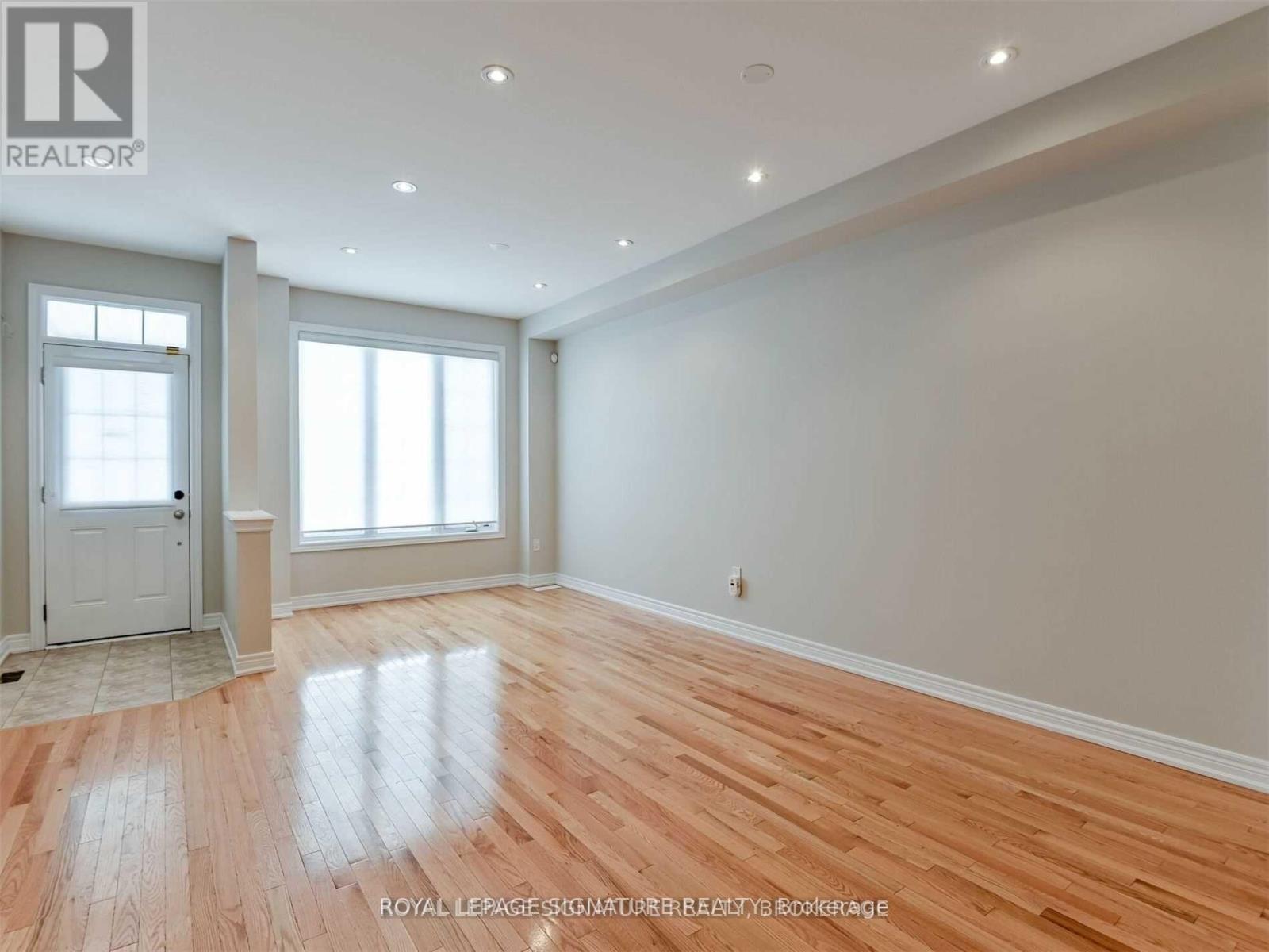 Photo 14 of 37 Chesterwood Crescent, Brampton ON