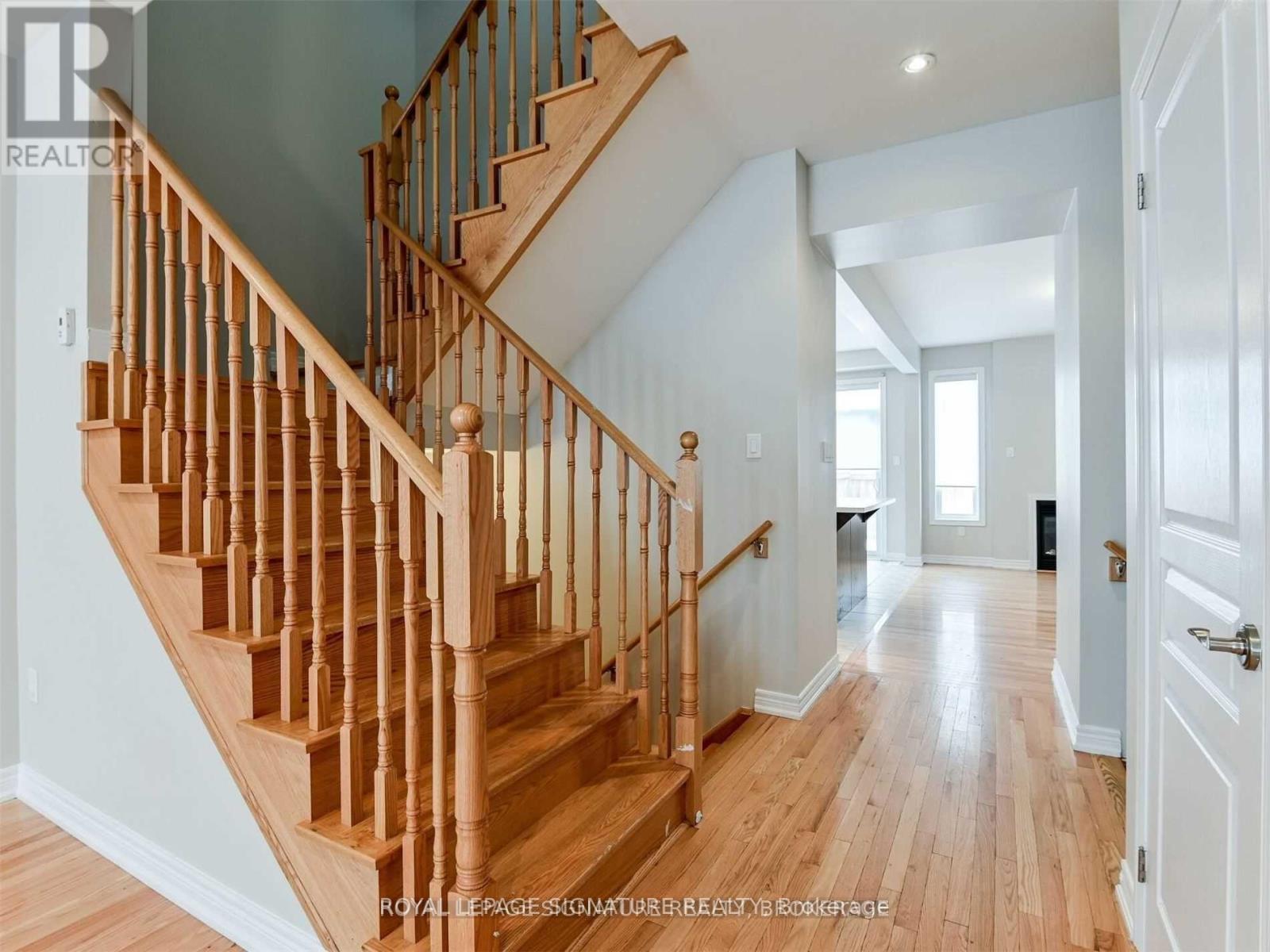 Photo 6 of 37 Chesterwood Crescent, Brampton ON