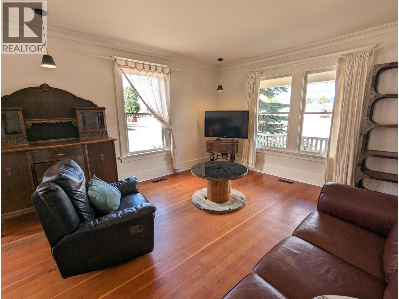 3891 BROADWAY Avenue, Smithers