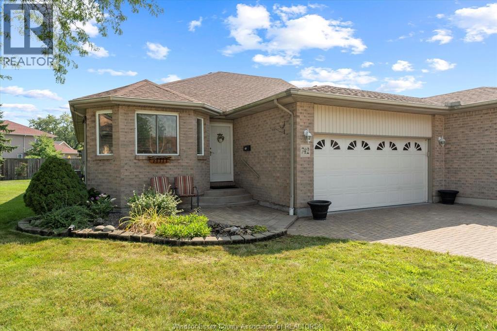 Photo 1 of 742 Rodfam Court, Windsor ON