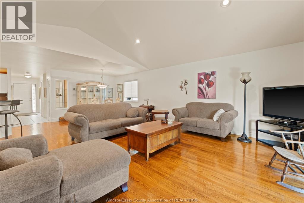 Photo 17 of 742 Rodfam Court, Windsor ON