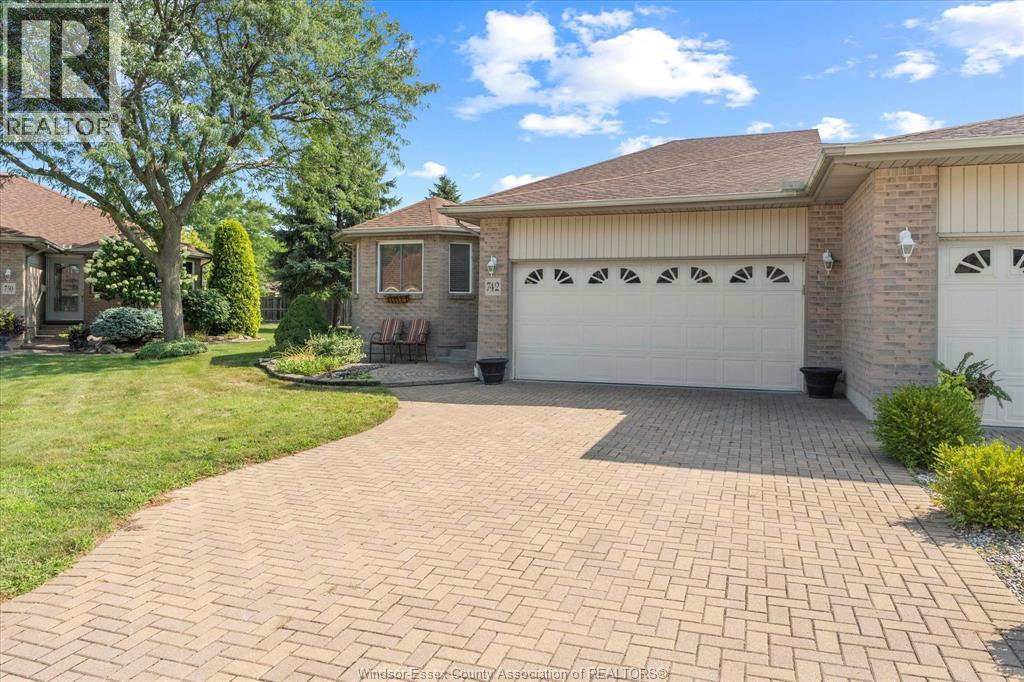 Photo 3 of 742 Rodfam Court, Windsor ON