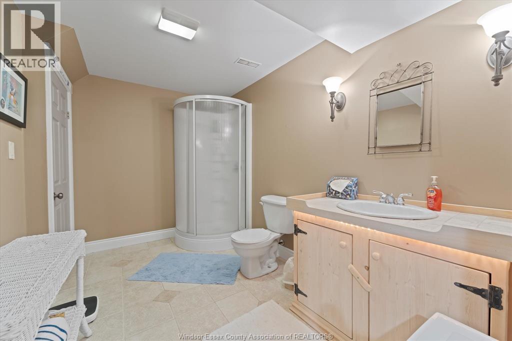 Photo 33 of 742 Rodfam Court, Windsor ON