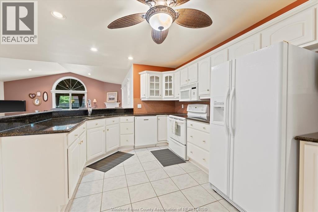 Photo 8 of 742 Rodfam Court, Windsor ON