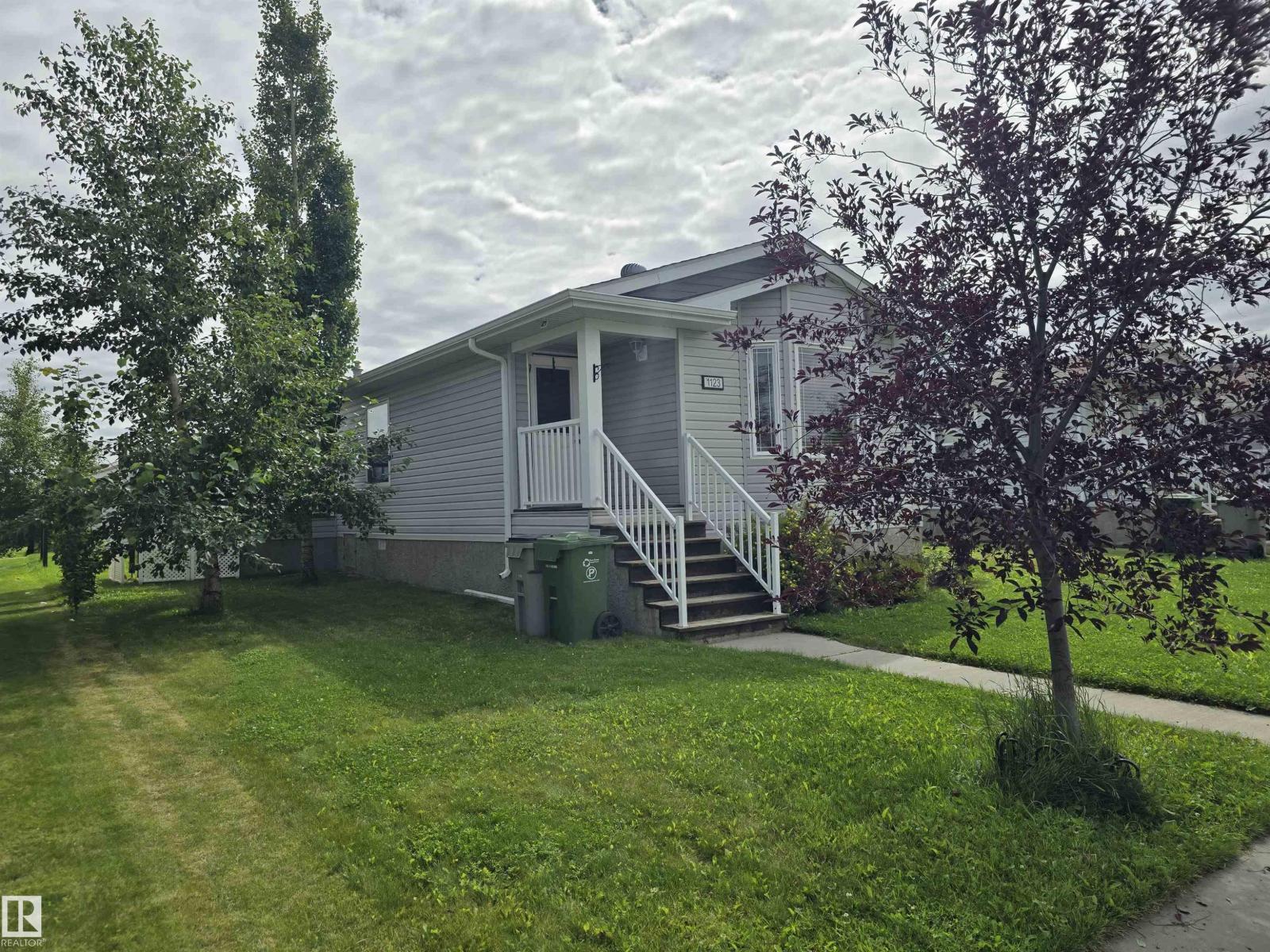 Photo 2 of 1123 Aspen Dr W, Leduc AB