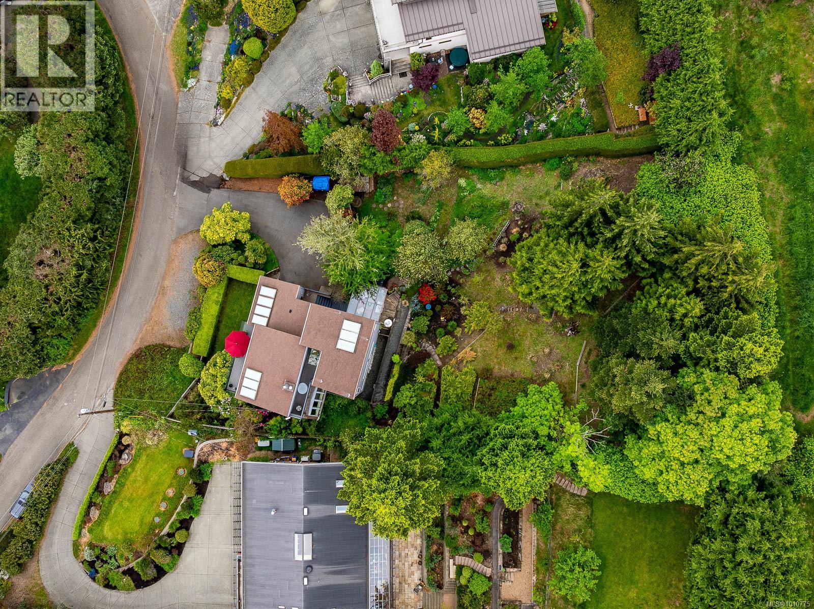 Photo 5 of 1166 Yates Rd, Comox BC