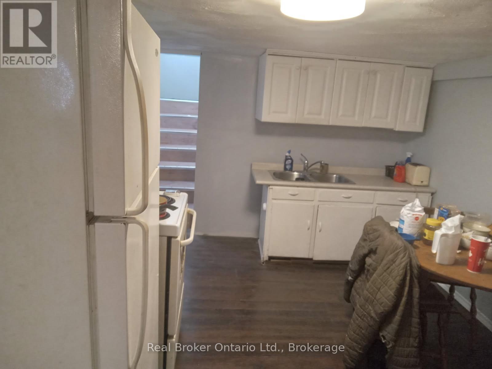 Photo 11 of 416 Deere Street, Welland ON