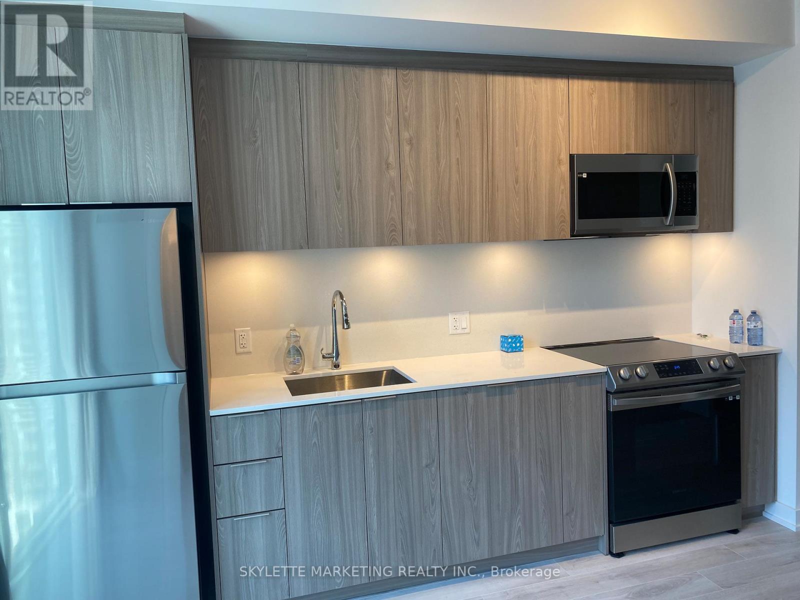 Photo 3 of 2505 357 King Street W, Toronto ON