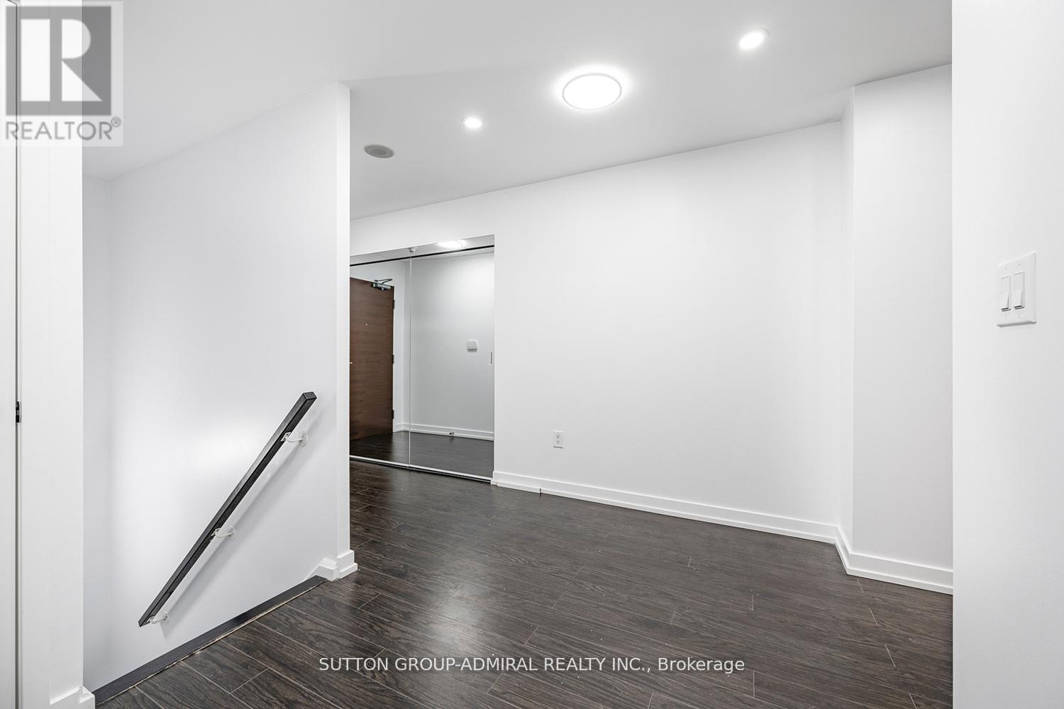 Photo 2 of G 20 18 Capreol Court, Toronto ON