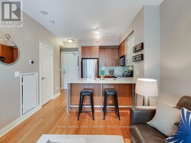 Photo 4 of 903 438 King Street W, Toronto ON