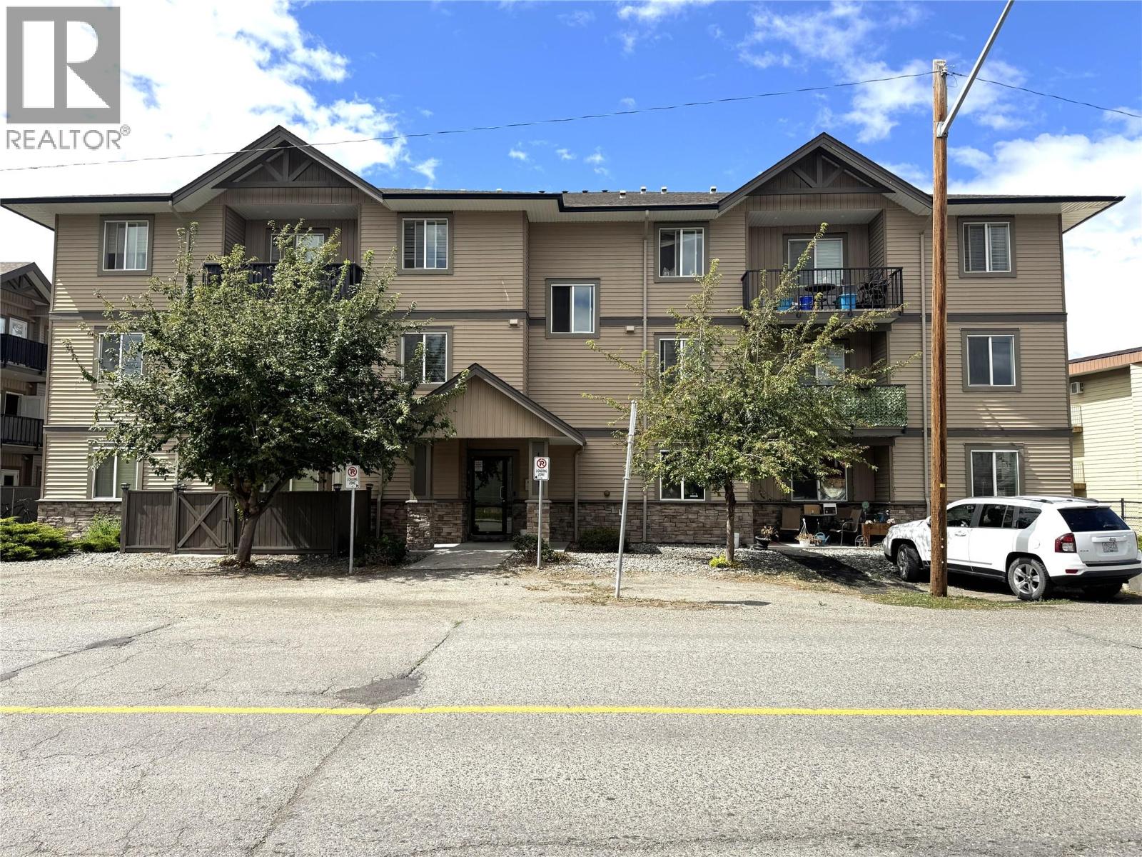 #302 1701 MENZIES STREET - 1