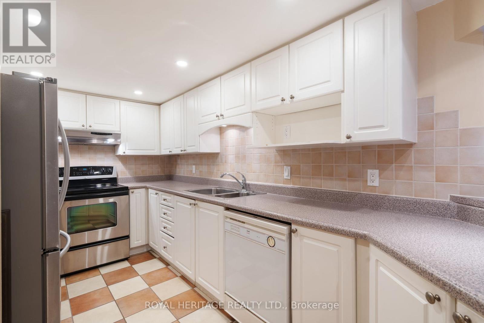 Photo 38 of 306 45 Cumberland Lane, Ajax ON