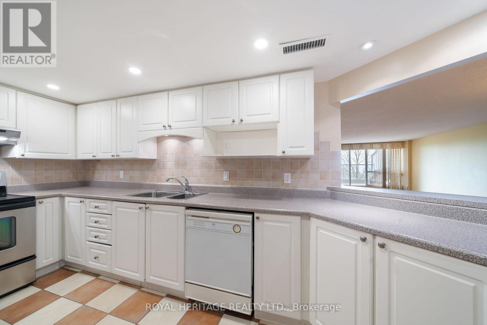 Photo 12 of 306 45 Cumberland Lane, Ajax ON