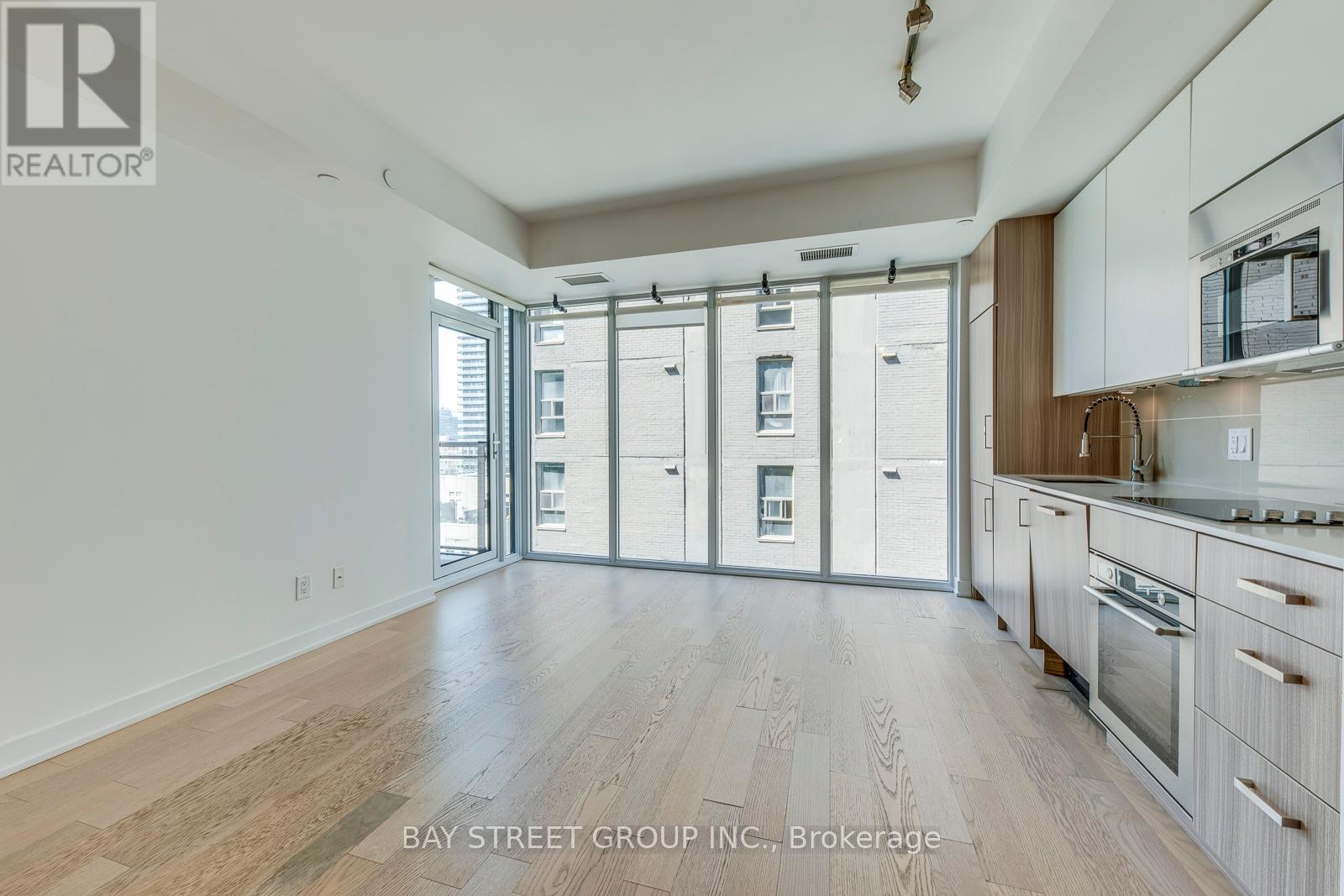 Photo 5 of 1601 17 Dundonald Street, Toronto ON