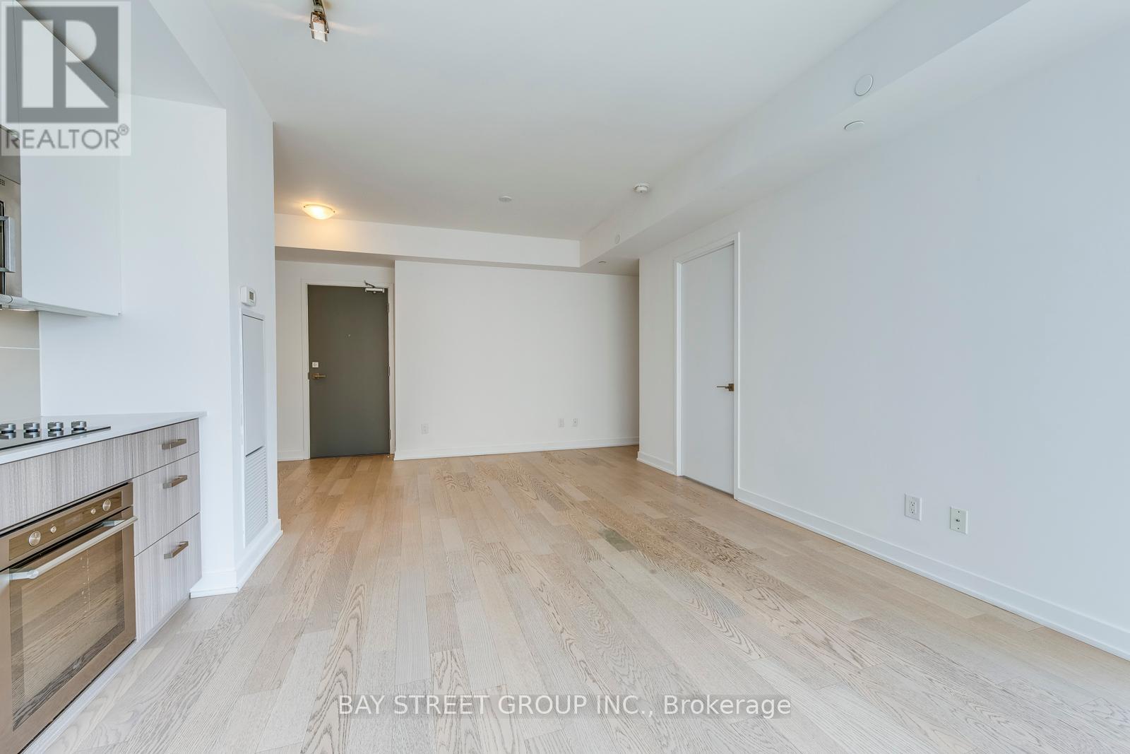 Photo 24 of 1601 17 Dundonald Street, Toronto ON
