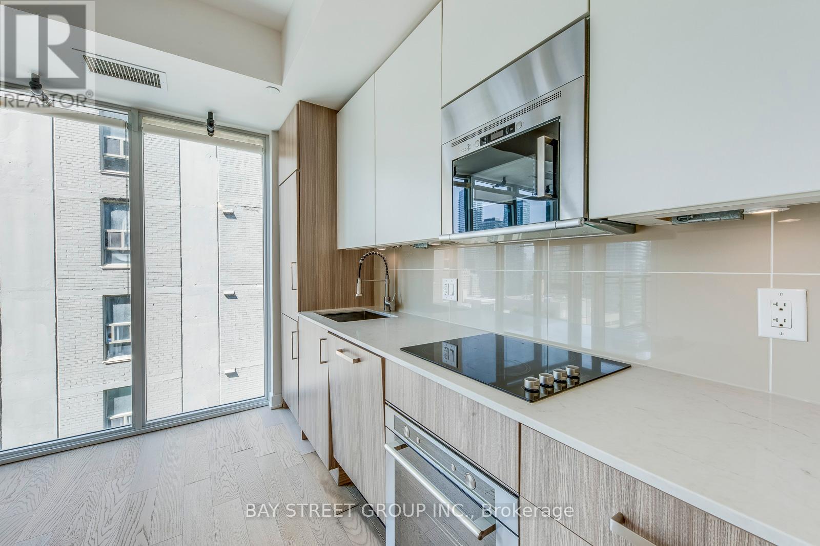 Photo 35 of 1601 17 Dundonald Street, Toronto ON