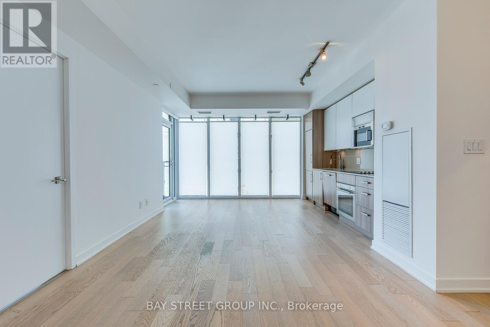 Photo 36 of 1601 17 Dundonald Street, Toronto ON