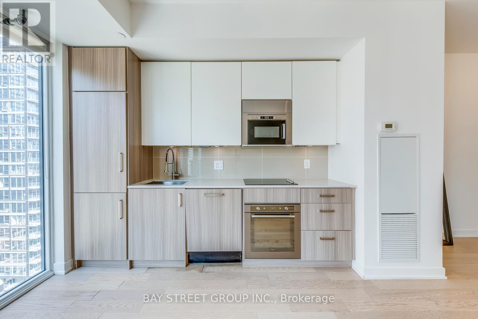 Photo 33 of 1601 17 Dundonald Street, Toronto ON