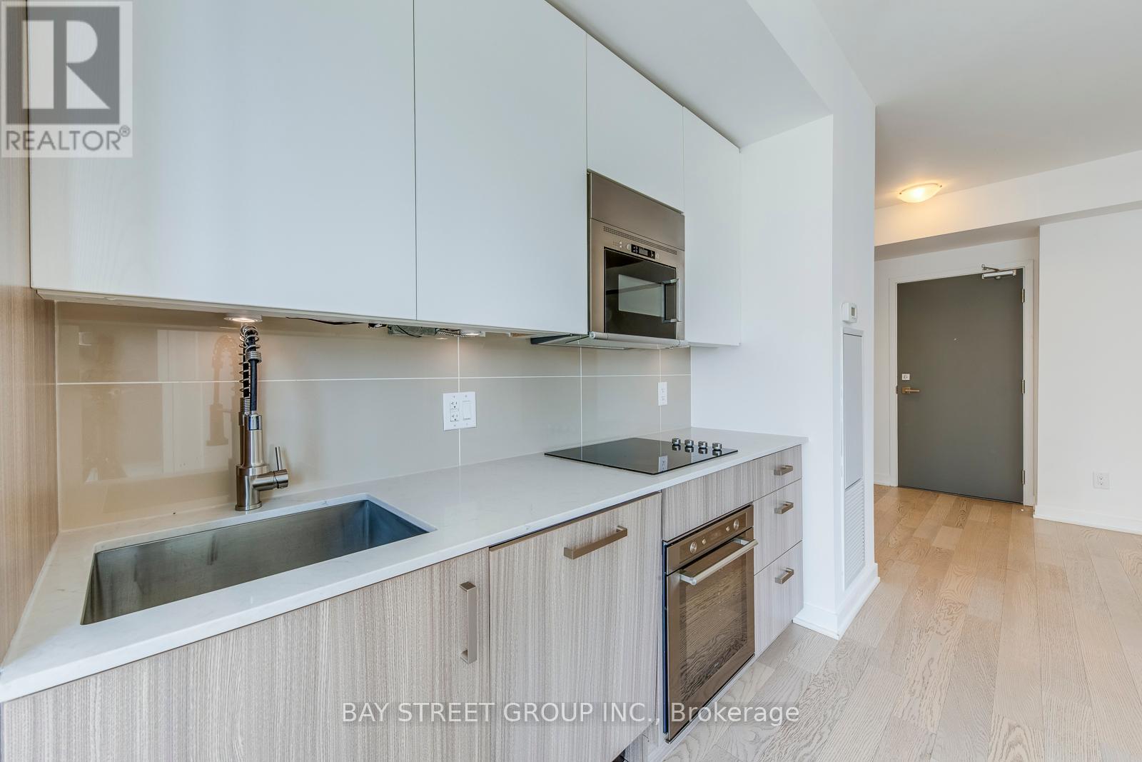 Photo 9 of 1601 17 Dundonald Street, Toronto ON