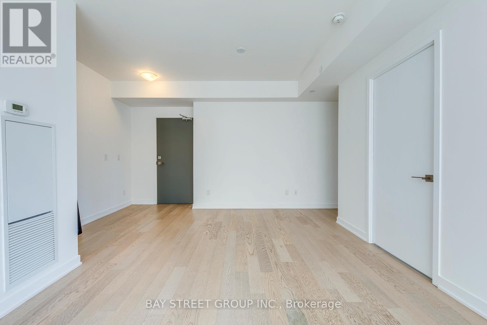 Photo 34 of 1601 17 Dundonald Street, Toronto ON