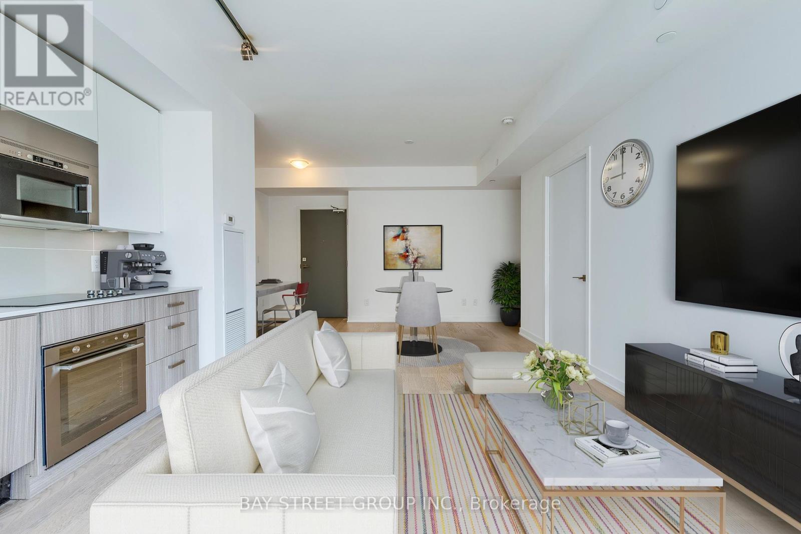 Photo 31 of 1601 17 Dundonald Street, Toronto ON