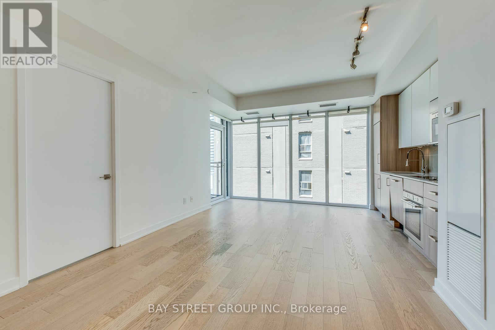 Photo 17 of 1601 17 Dundonald Street, Toronto ON