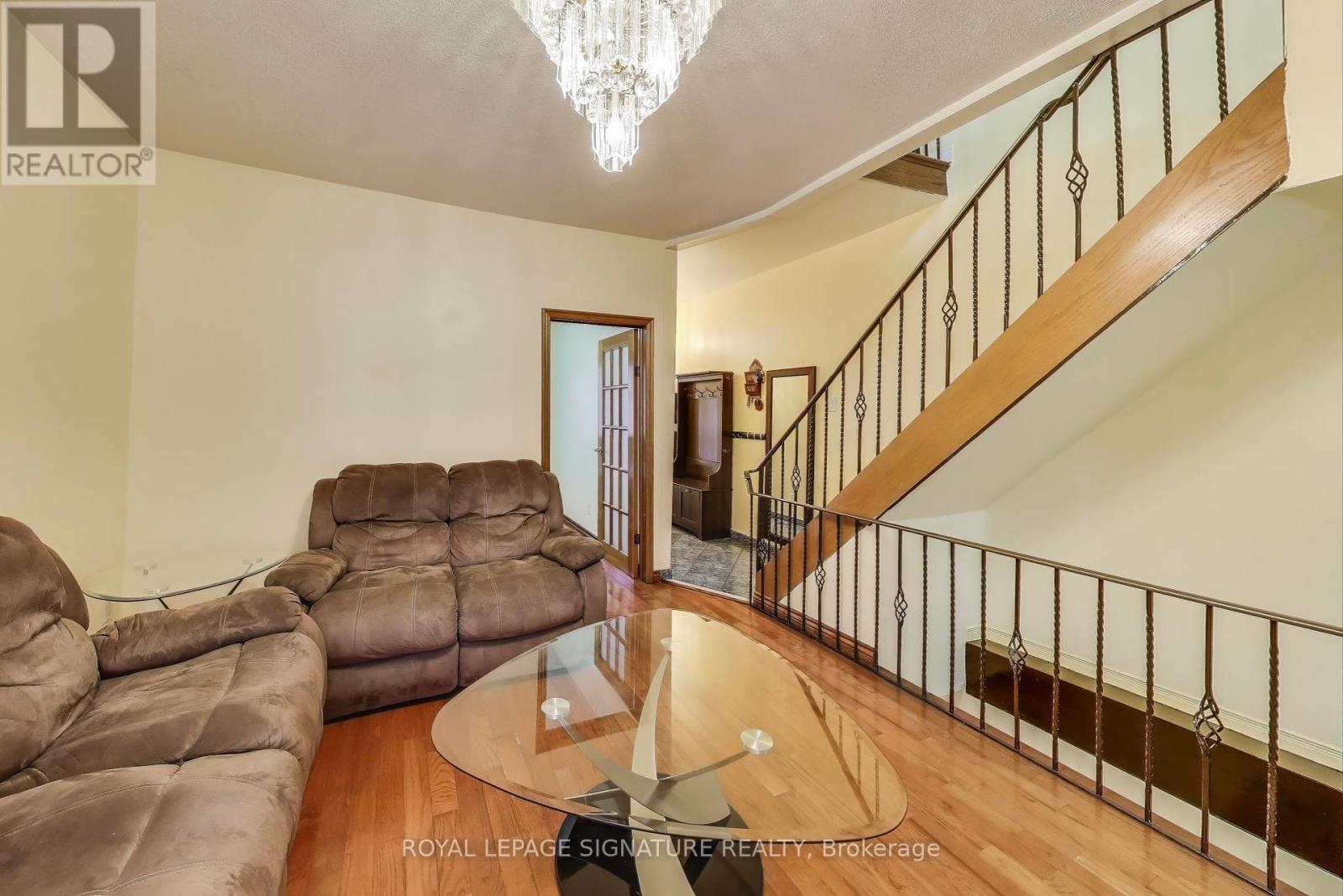 Photo 3 of 9 Somerset Avenue, Toronto ON